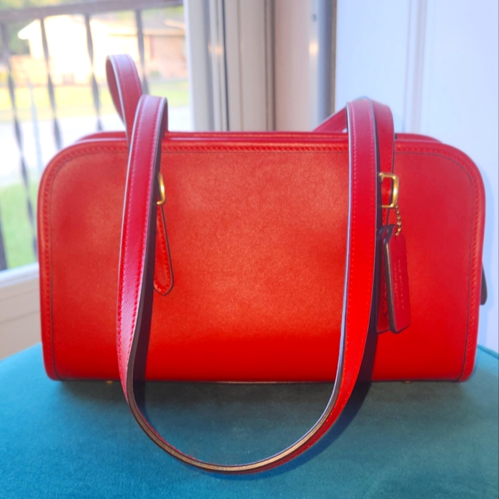 Swing Zip Leather Shoulder Bag